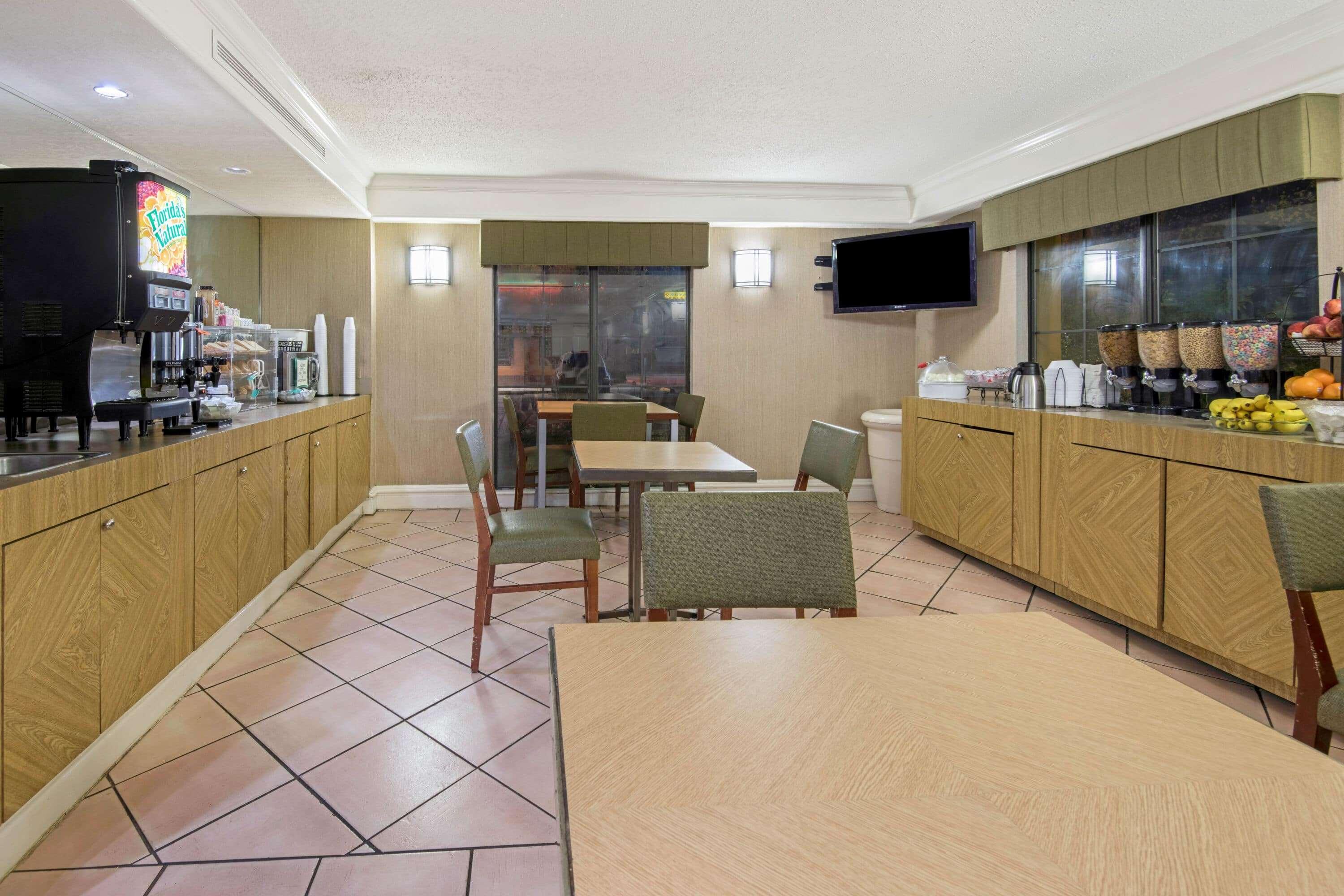 La Quinta Inn By Wyndham San Antonio I-35 N At Rittiman Rd Екстериор снимка